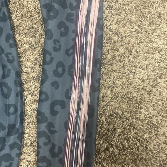 Peloton Reversible Cheetah Leggings - Picture 3 of 7